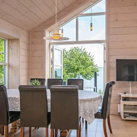 8 Person In B Rkop Børkop