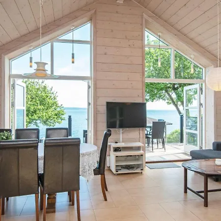 8 Person In B Rkop * Børkop