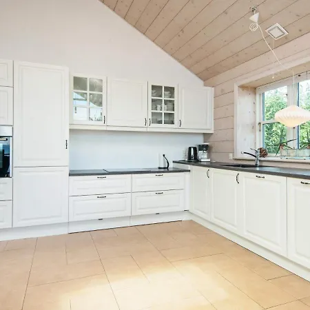 8 Person In B Rkop Nyaraló *