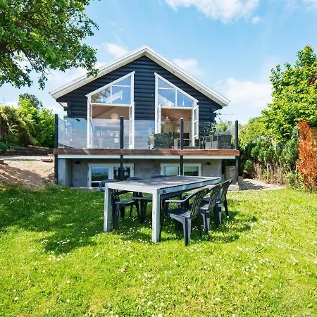 8 Person In B Rkop Nyaraló *