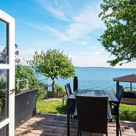 8 Person In B Rkop Nyaraló *