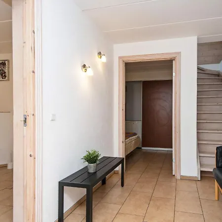 8 Person In B Rkop *